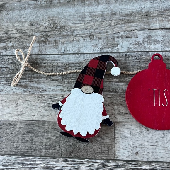 NWOT Rae Dunn Santa Gnome Christmas Garland - Picture 2 of 9